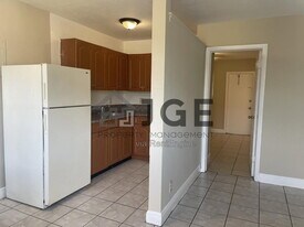 724 NW 4th Ave in Fort Lauderdale, FL - Building Photo