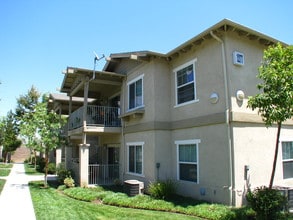 The Vintage Apartments in Corona, CA - Foto de edificio - Building Photo