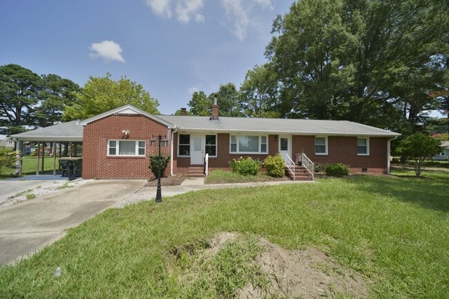 2505 Seaford Rd in Seaford, VA - Building Photo - Building Photo