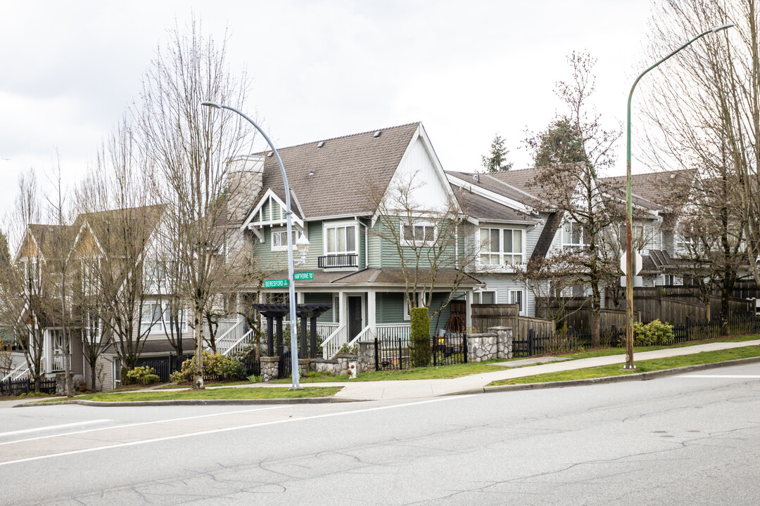 7383 Hawthorne Terr in Burnaby, BC - Building Photo