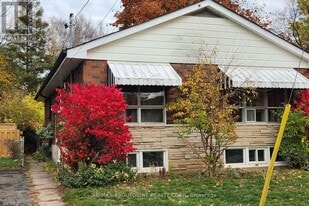 12 Ramsey Crescent in Hamilton, ON - Building Photo