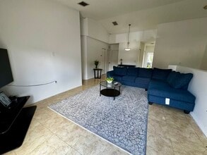 6676 SW 115th Ct, Unit 404 in Miami, FL - Foto de edificio - Building Photo