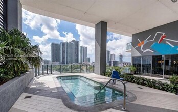 121 NE 34th St, Unit 1204 in Miami, FL - Building Photo - Building Photo