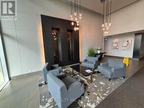 1055 Southdown Rd in Mississauga, ON - Building Photo - Building Photo