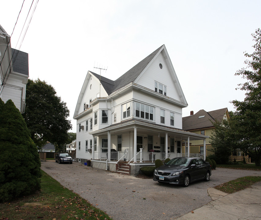 27 Moss St in Pawcatuck, CT - Building Photo