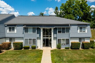 Hines Park Place Apartments in Plymouth, MI - Foto de edificio - Building Photo