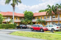 THE DANIA PLACE in Dania, FL - Foto de edificio - Building Photo