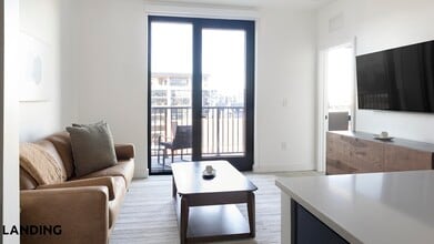 1007 S Mint St, Unit 712 in Charlotte, NC - Building Photo - Building Photo