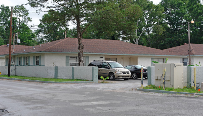 Twin Oaks Apartments in Panama City, FL - Building Photo - Building Photo