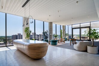 44 East Ave in Austin, TX - Building Photo - Interior Photo