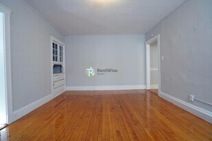 90 Cypress St in Brookline, MA - Building Photo