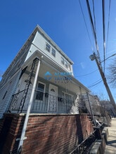 9 Arlington St, Unit 1 in Somerville, MA - Building Photo - Building Photo