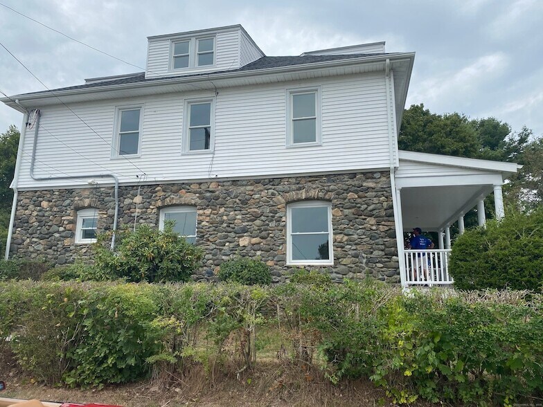 194 Liberty St, Unit 1-1222 in Stonington, CT - Foto de edificio