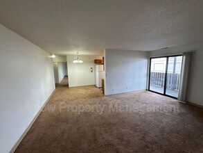 201 E Arbor Ave in Bismarck, ND - Foto de edificio - Building Photo