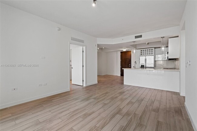 999 SW 1st Ave in Miami, FL - Building Photo - Building Photo