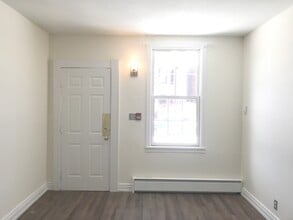 233 Sorauren Av in Toronto, ON - Building Photo - Building Photo