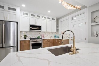 1809 W Armitage Ave, Unit 2 in Chicago, IL - Building Photo - Building Photo