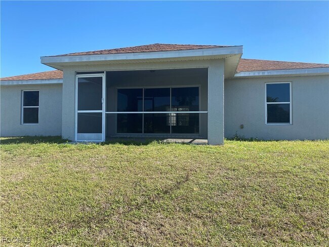668 Homestead Rd S in Lehigh Acres, FL - Building Photo - Building Photo