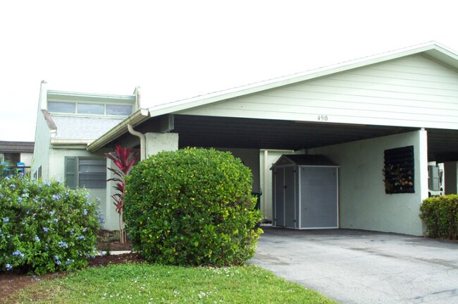 490 Charlemagne Blvd in Naples, FL - Building Photo - Building Photo