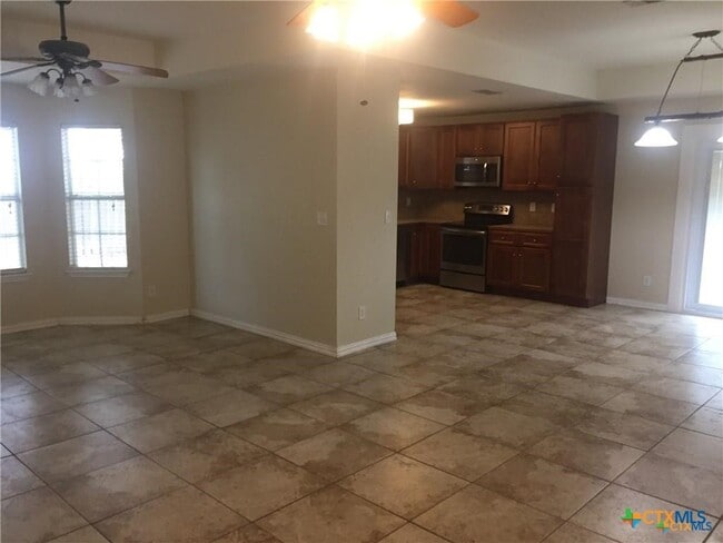 1140 Hilltop Dr in San Marcos, TX - Building Photo - Building Photo