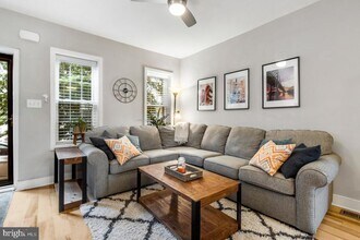 2427 E Boston St in Philadelphia, PA - Building Photo - Building Photo