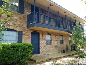 2011 Lockhill Selma Rd-Unit -2 in San Antonio, TX - Building Photo - Building Photo