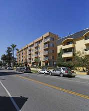 Hobart Villa Apartments in Los Angeles, CA - Building Photo - Building Photo