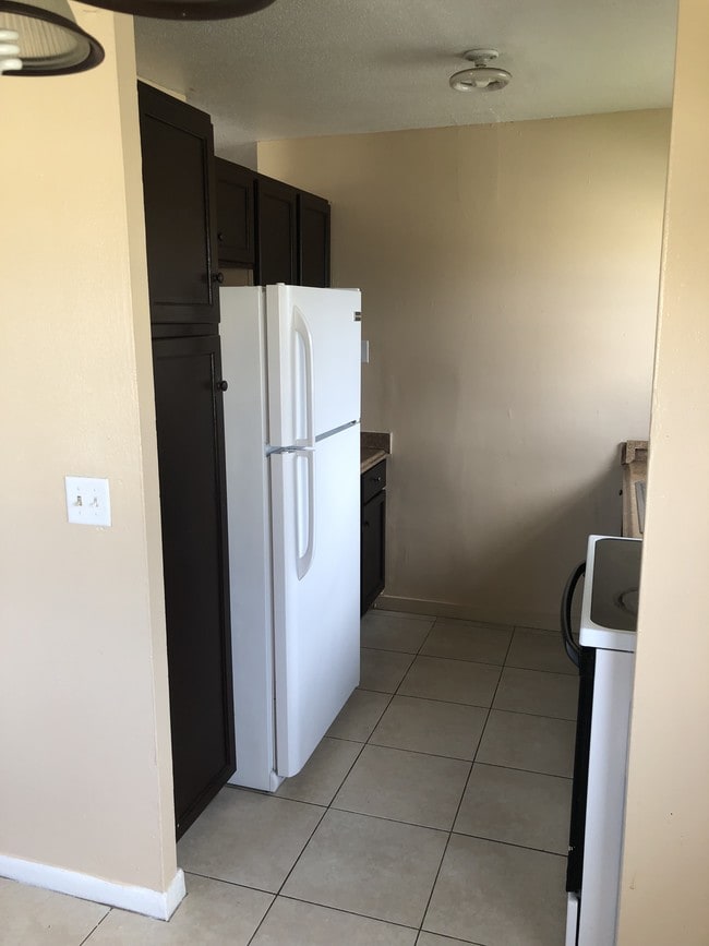 805 Foresteria Dr, Unit B in West Palm Beach, FL - Foto de edificio - Building Photo