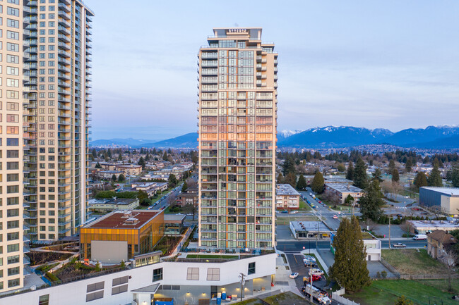 King's Crossing Three in Burnaby, BC - Building Photo - Building Photo