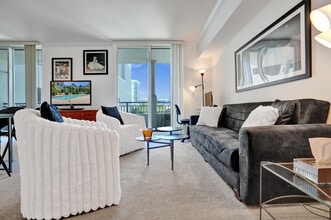 600 S Dixie Hwy in West Palm Beach, FL - Building Photo - Building Photo