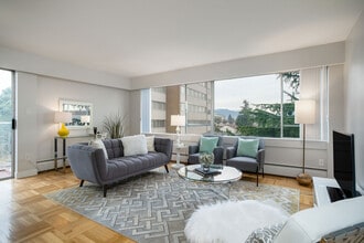 5976 Tisdall St in Vancouver, BC - Building Photo - Building Photo