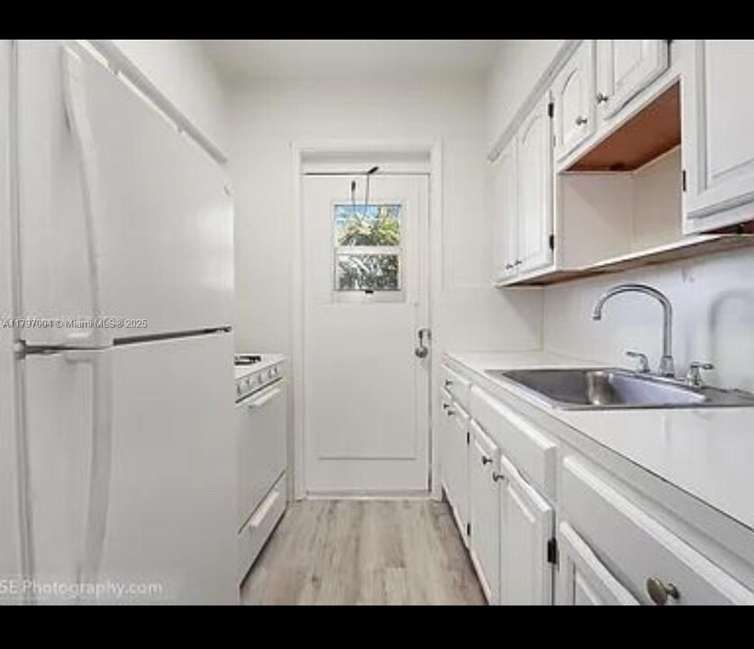 427 Santander Ave in Coral Gables, FL - Building Photo