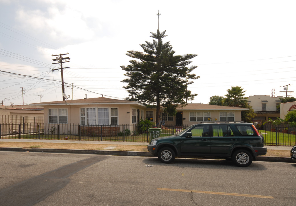 6418 Hollenbeck St in Huntington Park, CA - Building Photo