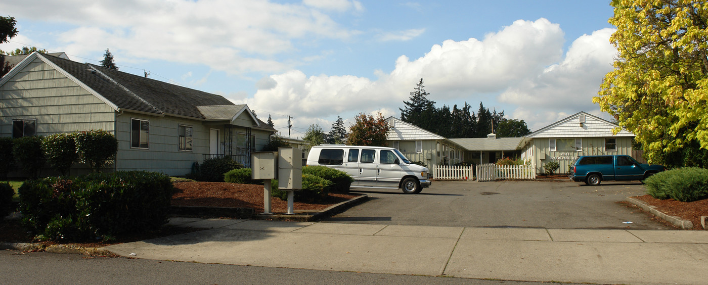 Brookpine Apartments in Salem, OR - Building Photo