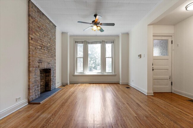 3046 N Kenmore Ave, Unit 1 in Chicago, IL - Building Photo - Building Photo