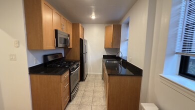 60 Brattle St, Unit 406 in Cambridge, MA - Building Photo - Building Photo