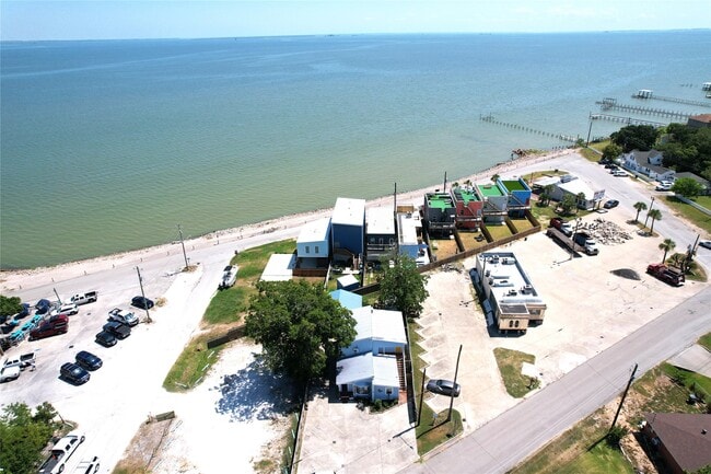 property at 4507 W Bayshore Dr