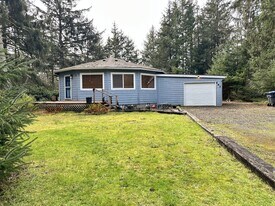 467 Quinault Ave SE in Ocean Shores, WA - Building Photo
