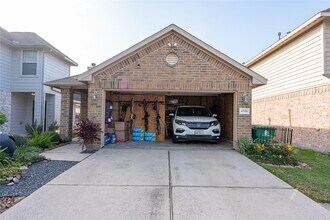 10706 Plum Dale Way in Houston, TX - Building Photo - Building Photo