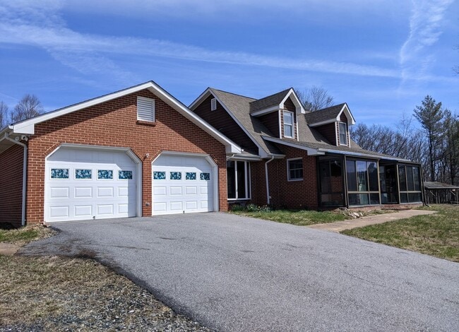 5990 Idlewild Rd in Fleetwood, NC - Building Photo - Building Photo