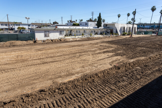 KM Townhomes in Carson, CA - Building Photo - Building Photo