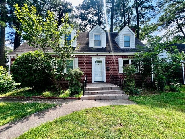 property at 3707 Riverside Dr
