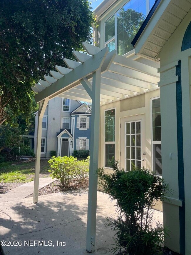 property at 13703 Richmond Park Dr N