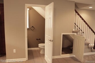 121 N North Shore Dr in Lake Orion, MI - Foto de edificio - Building Photo