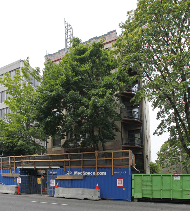 Lexington Apartments in Portland, OR - Building Photo - Building Photo