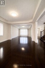 1018 Wilbur Pipher Cir in Newmarket, ON - Building Photo - Building Photo