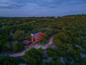 401 Madrone Canyon Dr in Dripping Springs, TX - Building Photo - Building Photo