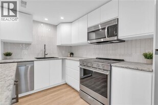 22 Ash St in Kitchener, ON - Building Photo