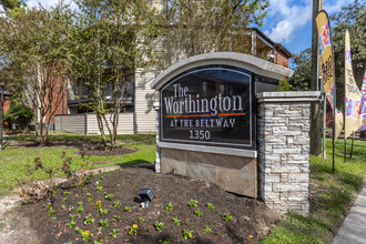 The Worthington at the Beltway in Houston, TX - Building Photo - Building Photo