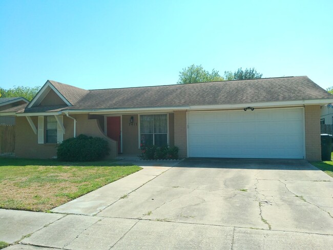 7417 Whisper Wind Dr in Corpus Christi, TX - Foto de edificio - Building Photo